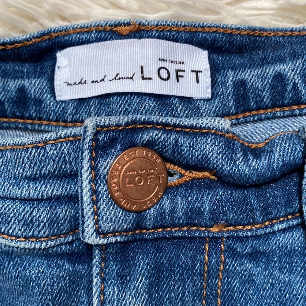 Loft Raw Hem Jean Shorts 💗 Medium Wash - Picture 9 of 11